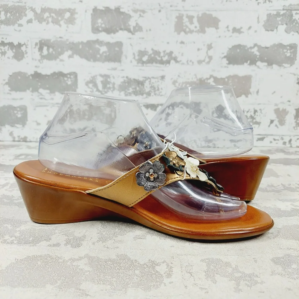 NEW Italian Shoemakers Emina Gold Floral Metallic Strap Wedge Thong Sandals F251